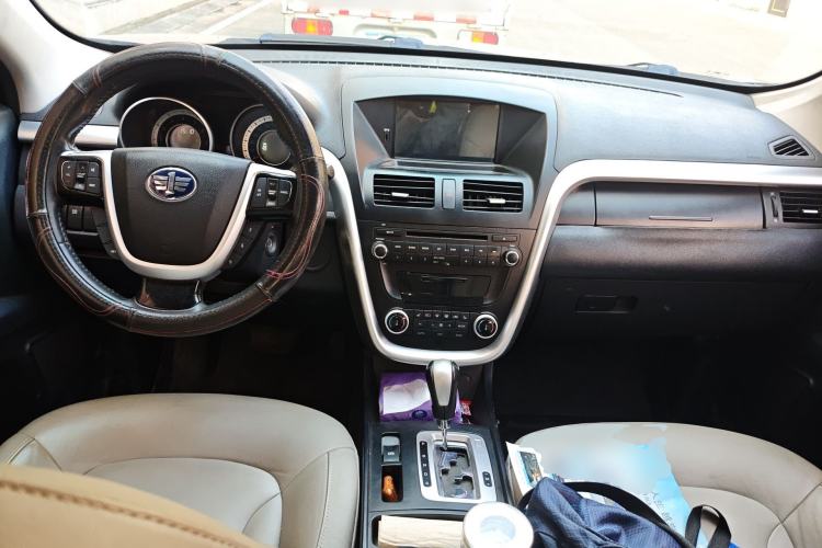 Used Bestune X80 2013 2.0L automatic luxury version Center Console
