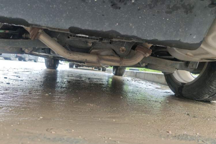 Used Bestune X80 2013 2.0L automatic luxury version Chassis Rear