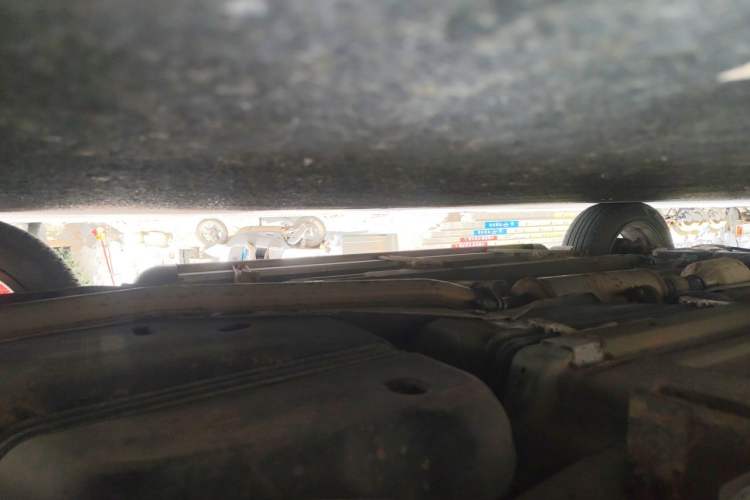 Used Bestune X80 2013 2.0L automatic luxury version Chassis Rear Left