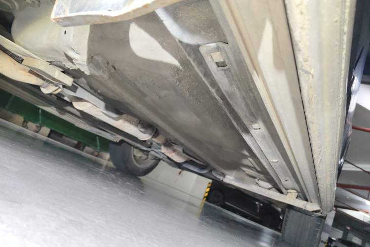 Used Bestune X80 2013 2.0L automatic comfort version Chassis Rear Right