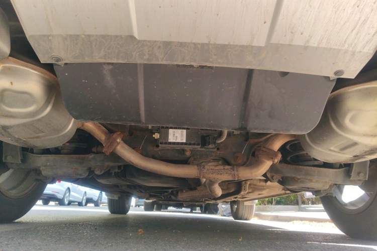 Used Bestune X80 2013 2.0L automatic luxury version Chassis Rear
