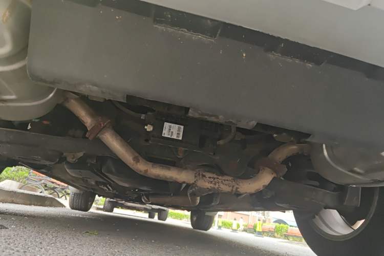 Used Bestune X80 2013 2.0L automatic luxury version Chassis Rear
