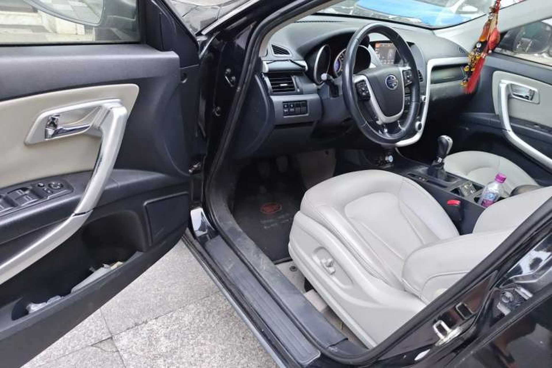 Used Bestune X80 2013 2.0L manual luxury version Driver Seat