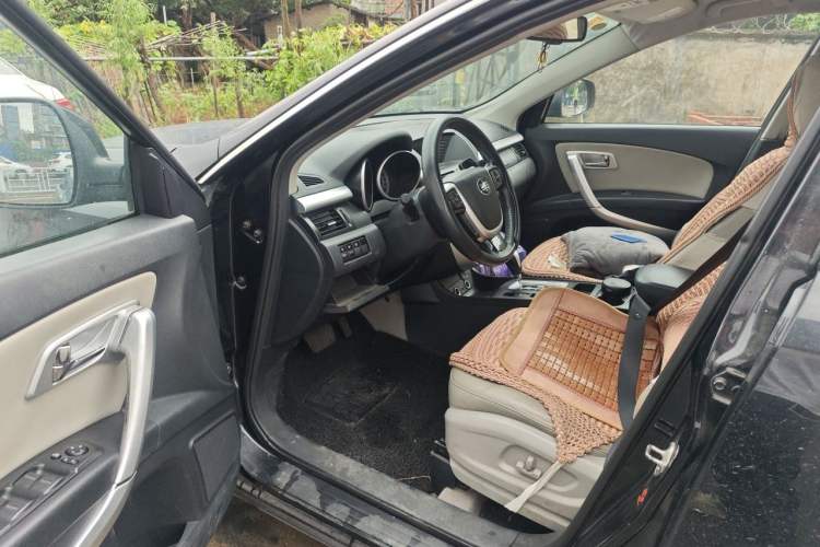 Used Bestune X80 2013 2.0L automatic luxury version Driver Seat