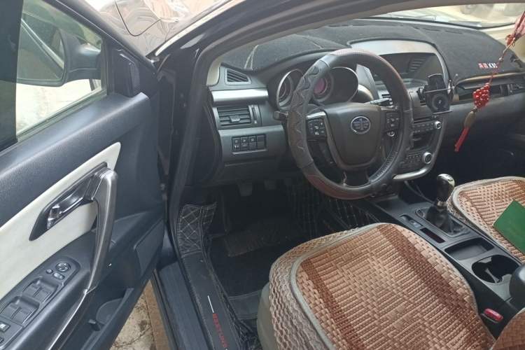 Used Bestune X80 2013 2.0L manual luxury version Driver Seat