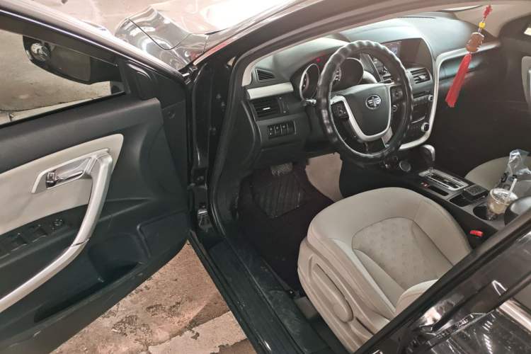 Used Bestune X80 2013 2.0L automatic comfort version Driver Seat