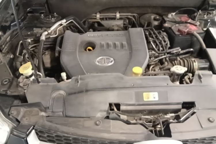 Used Bestune X80 2013 2.0L automatic comfort version Engine Bay