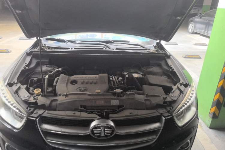 Used Bestune X80 2013 2.0L automatic luxury version Engine Bay