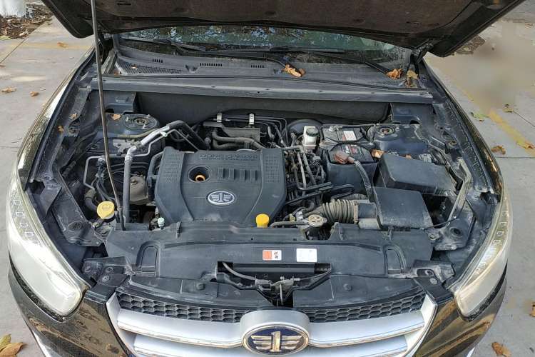 Used Bestune X80 2013 2.0L automatic luxury version Engine Bay