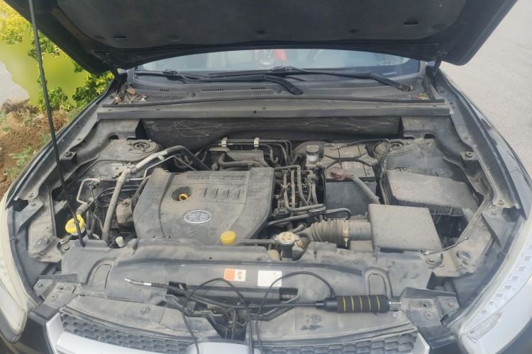 Used Bestune X80 2013 2.0L automatic luxury version Engine Bay