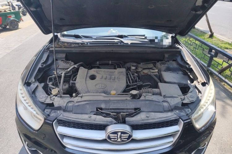 Used Bestune X80 2013 2.0L automatic luxury version Engine Bay