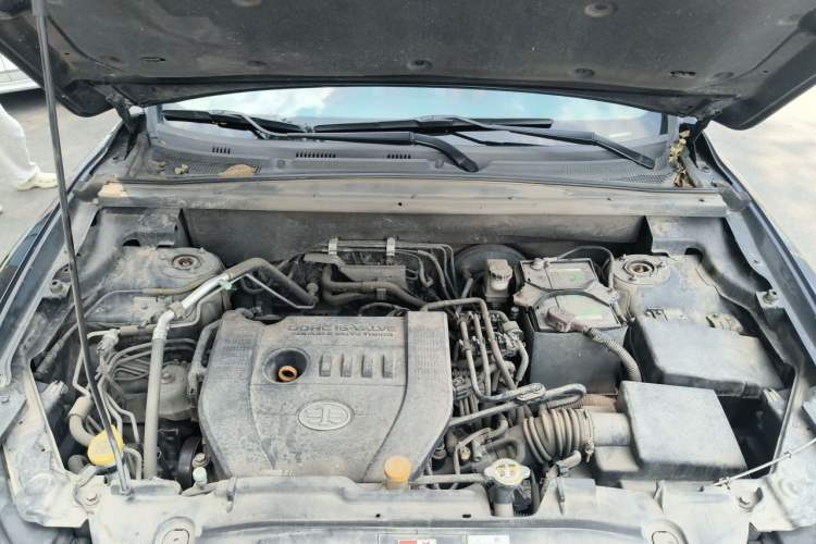 Used Bestune X80 2013 2.0L automatic luxury version Engine Bay