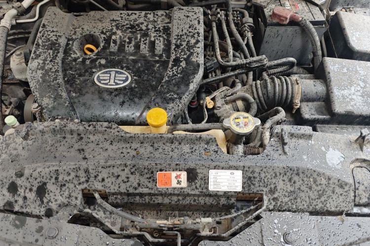 Used Bestune X80 2013 2.0L automatic comfort version Engine Bay