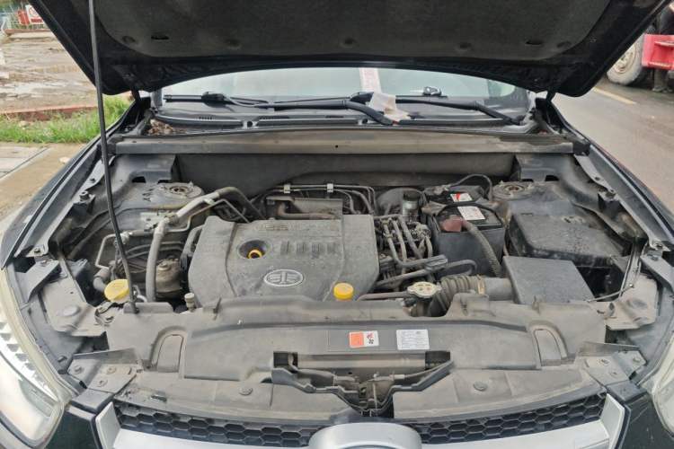 Used Bestune X80 2013 2.0L automatic luxury version Engine Bay