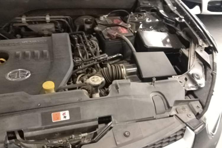 Used Bestune X80 2013 2.0L automatic comfort version Engine Bay Left