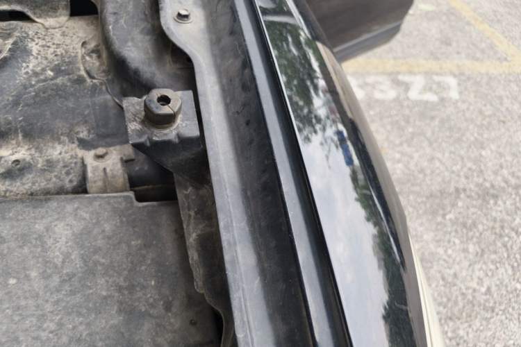 Used Bestune X80 2013 2.0L automatic luxury version Engine Bay Left