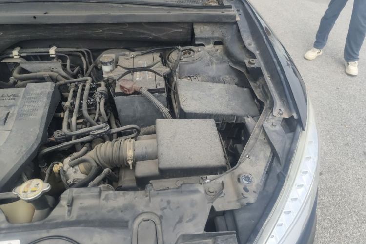 Used Bestune X80 2013 2.0L automatic luxury version Engine Bay Left