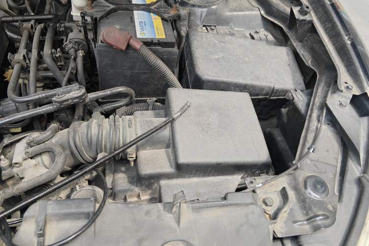 Used Bestune X80 2013 2.0L automatic luxury version Engine Bay Left