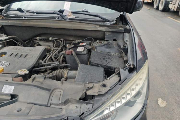 Used Bestune X80 2013 2.0L automatic luxury version Engine Bay Left