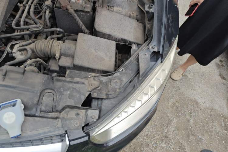 Used Bestune X80 2013 2.0L automatic luxury version Engine Bay Left