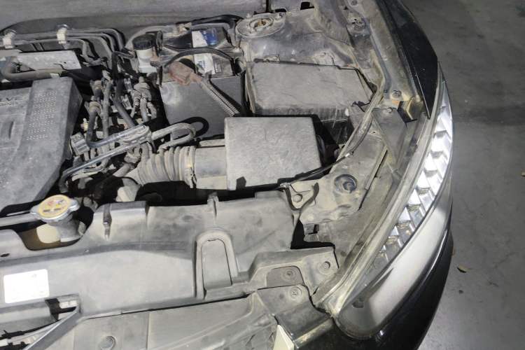 Used Bestune X80 2013 2.0L automatic comfort version Engine Bay Left
