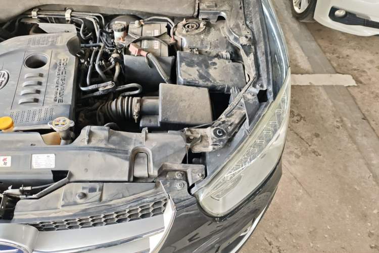 Used Bestune X80 2013 2.0L automatic comfort version Engine Bay Left