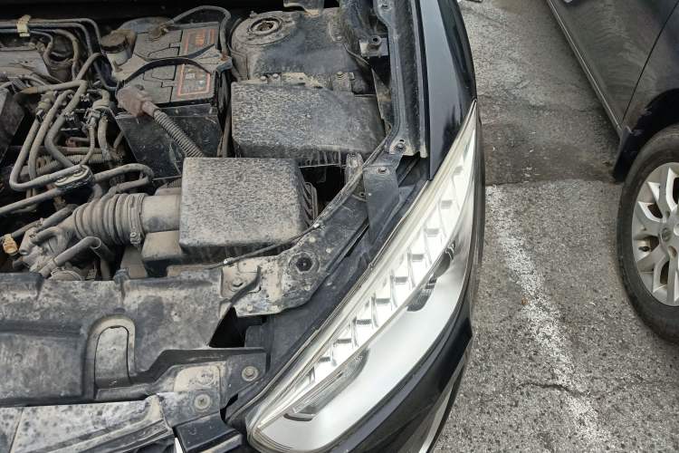 Used Bestune X80 2013 2.0L automatic comfort version Engine Bay Left
