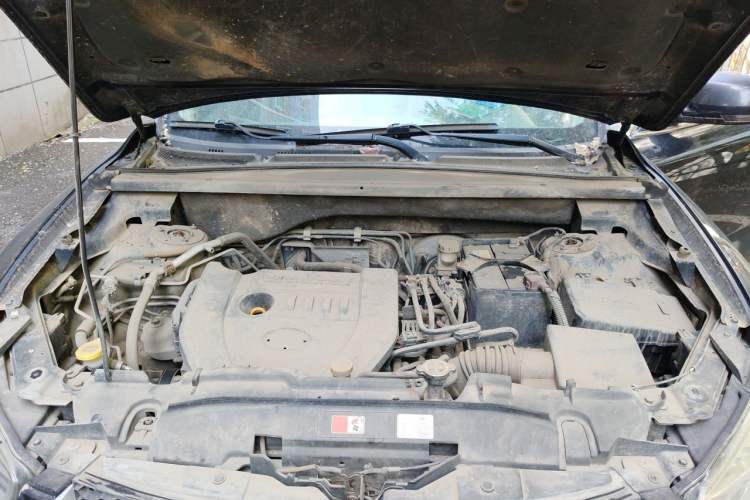 Used Bestune X80 2013 2.0L automatic comfort version Engine Bay