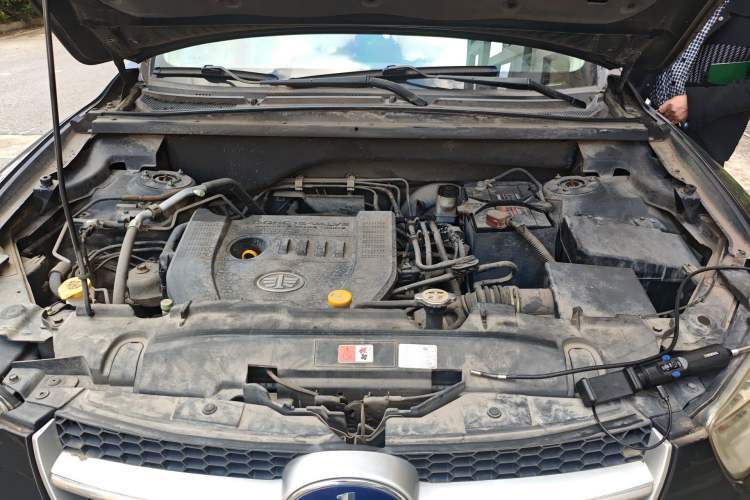 Used Bestune X80 2013 2.0L automatic luxury version Engine Bay