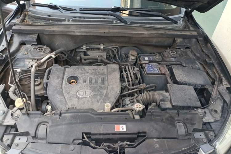 Used Bestune X80 2013 2.0L manual luxury version Engine Bay