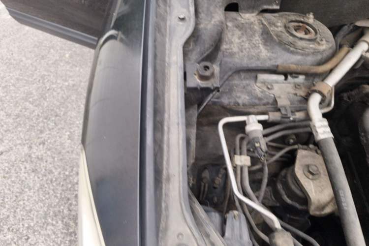 Used Bestune X80 2013 2.0L automatic luxury version Engine Bay Right
