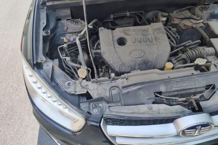 Used Bestune X80 2013 2.0L automatic luxury version Engine Bay Right