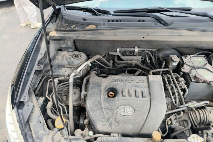 Used Bestune X80 2013 2.0L automatic luxury version Engine Bay Right