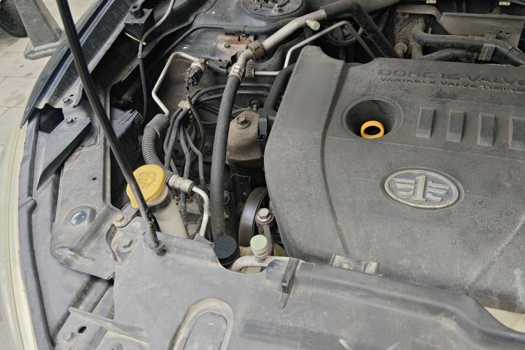 Used Bestune X80 2013 2.0L automatic luxury version Engine Bay Right