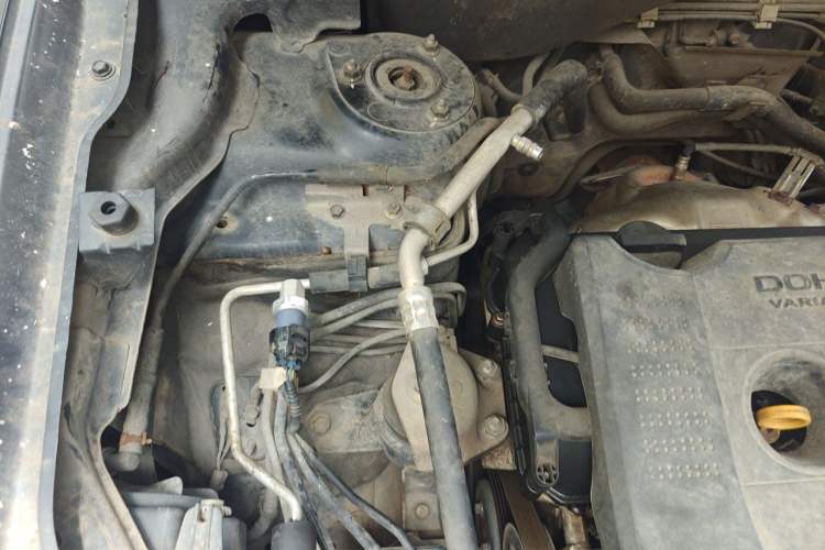 Used Bestune X80 2013 2.0L automatic comfort version Engine Bay Right
