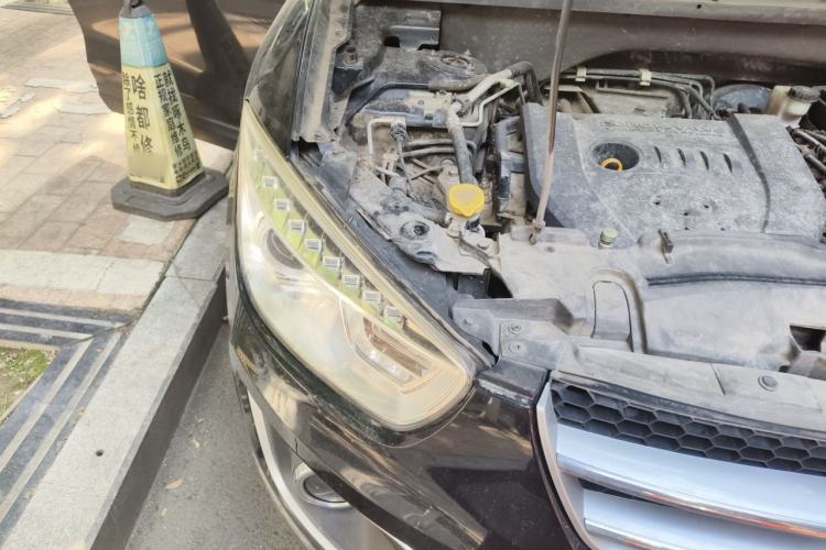 Used Bestune X80 2013 2.0L automatic luxury version Engine Bay Right