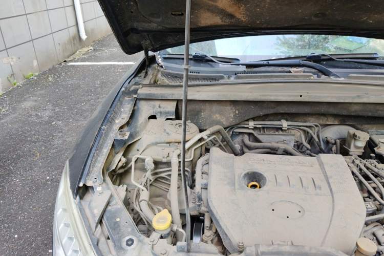 Used Bestune X80 2013 2.0L automatic comfort version Engine Bay Right