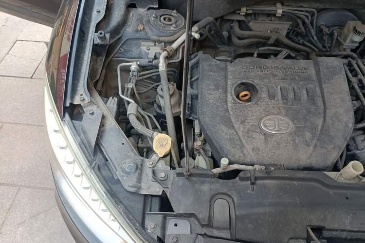 Used Bestune X80 2013 2.0L manual luxury version Engine Bay Right