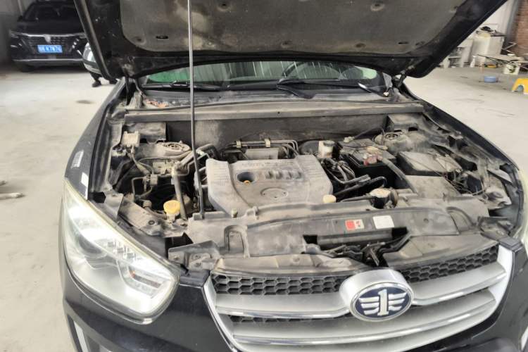 Used Bestune X80 2013 2.0L automatic luxury version Engine Bay Right