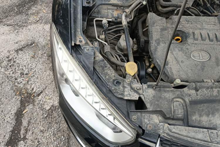 Used Bestune X80 2013 2.0L automatic comfort version Engine Bay Right
