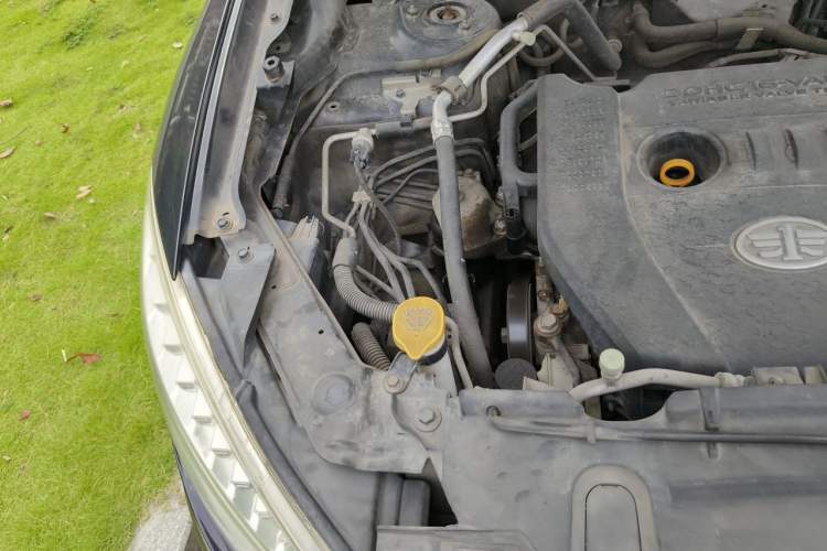 Used Bestune X80 2013 2.0L automatic luxury version Engine Bay Right