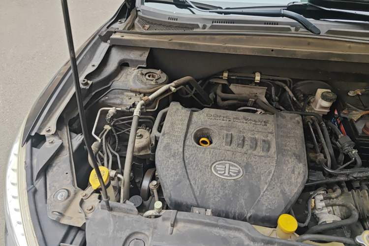 Used Bestune X80 2013 2.0L automatic luxury version Engine Bay Right