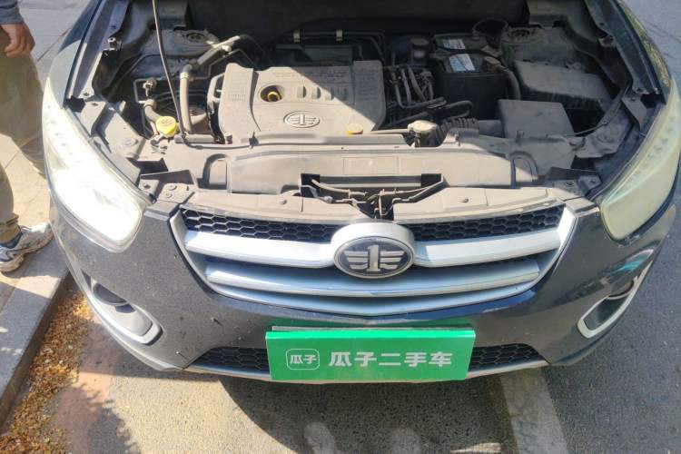 Used Bestune X80 2013 2.0L automatic luxury version Engine Bay