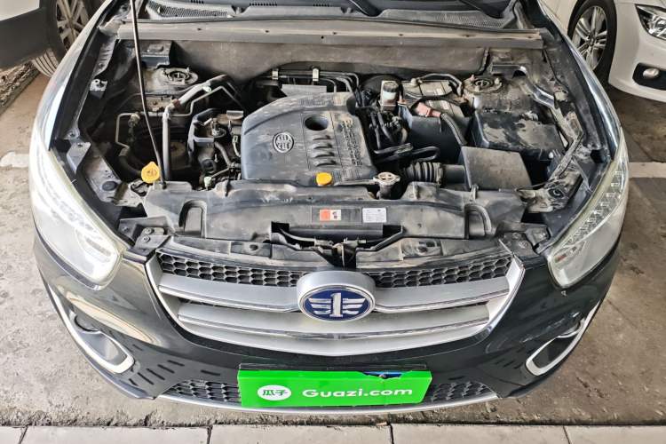 Used Bestune X80 2013 2.0L automatic comfort version Engine Bay