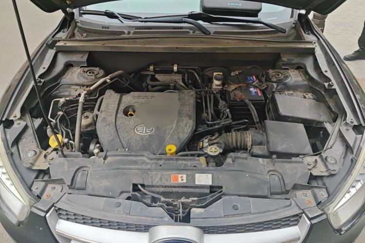 Used Bestune X80 2013 2.0L automatic luxury version Engine Bay