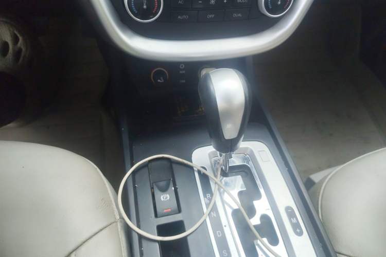 Used Bestune X80 2013 2.0L automatic luxury version Gear Lever