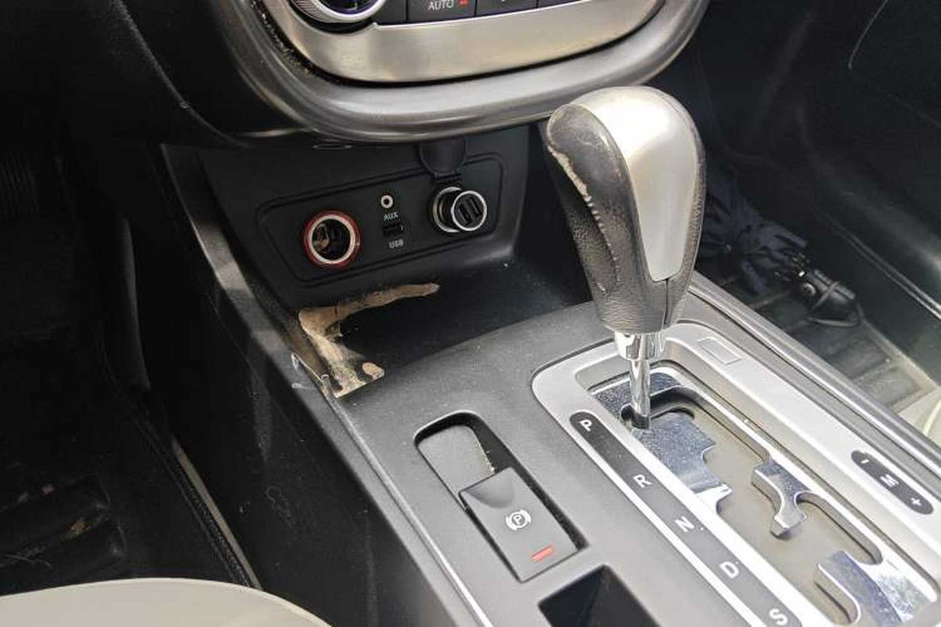 Used Bestune X80 2013 2.0L automatic luxury version Gear Lever