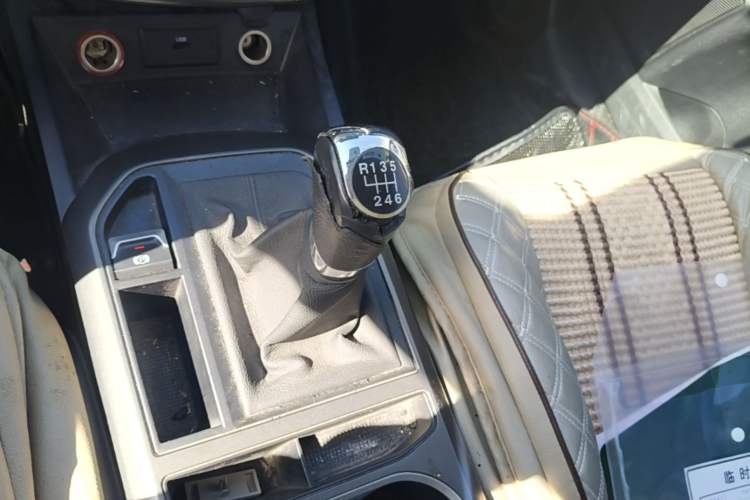 Used Bestune X80 2013 2.0L manual base trim Gear Lever