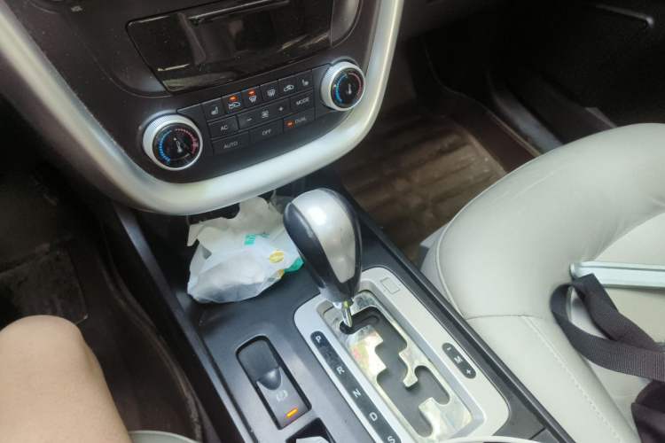 Used Bestune X80 2013 2.0L automatic luxury version Gear Lever