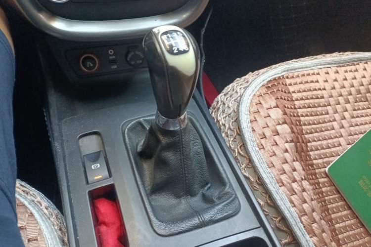 Used Bestune X80 2013 2.0L manual luxury version Gear Lever